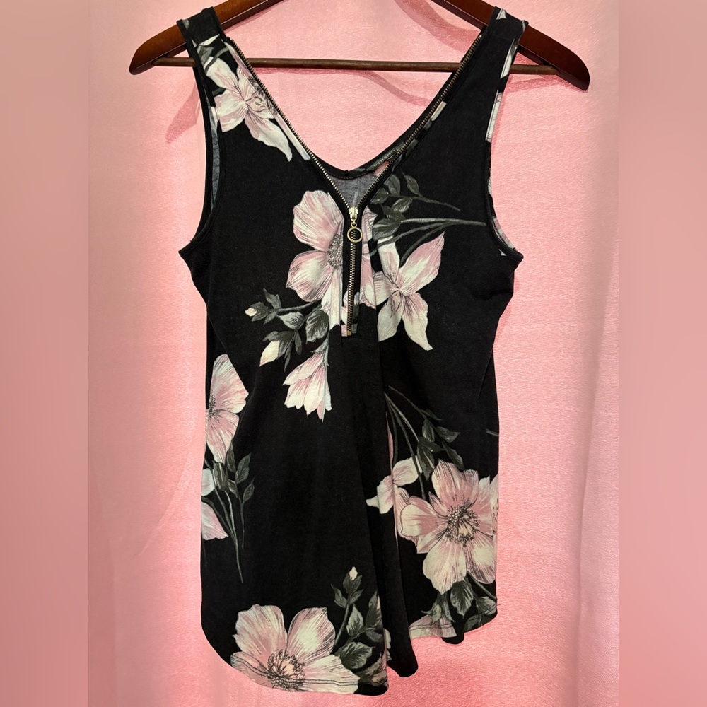 Dynamite Black Zippered Tank Top